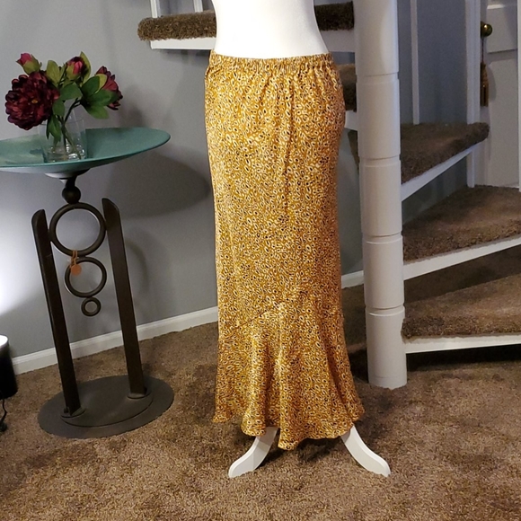 💙HP💙 Midi Skirt - Picture 4 of 13